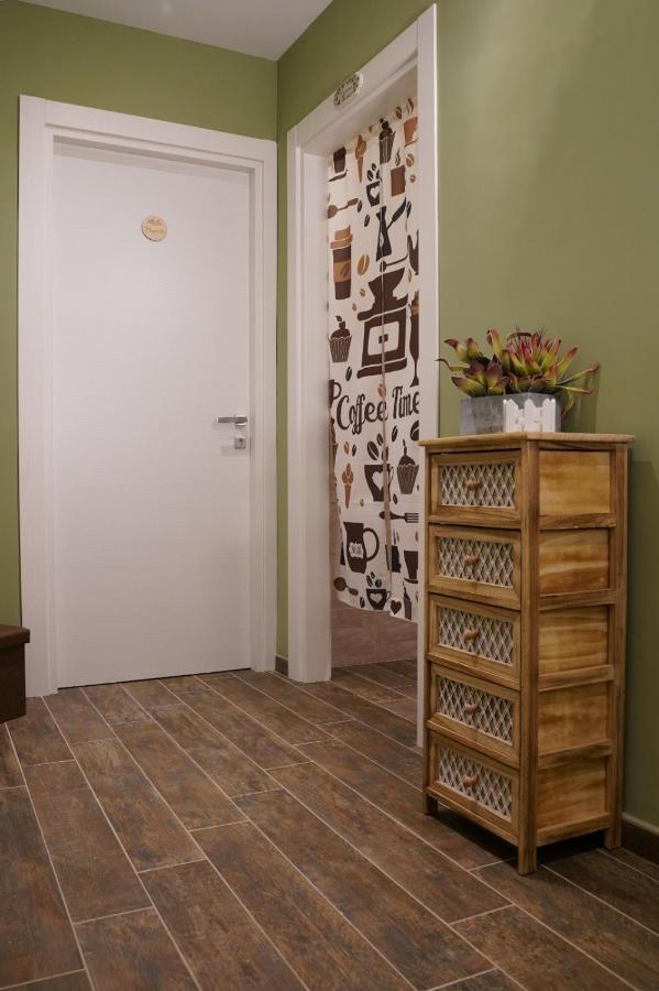 L'Oasi Di Venere Bed And Breakfast กาแซร์ตา ภายนอก รูปภาพ
