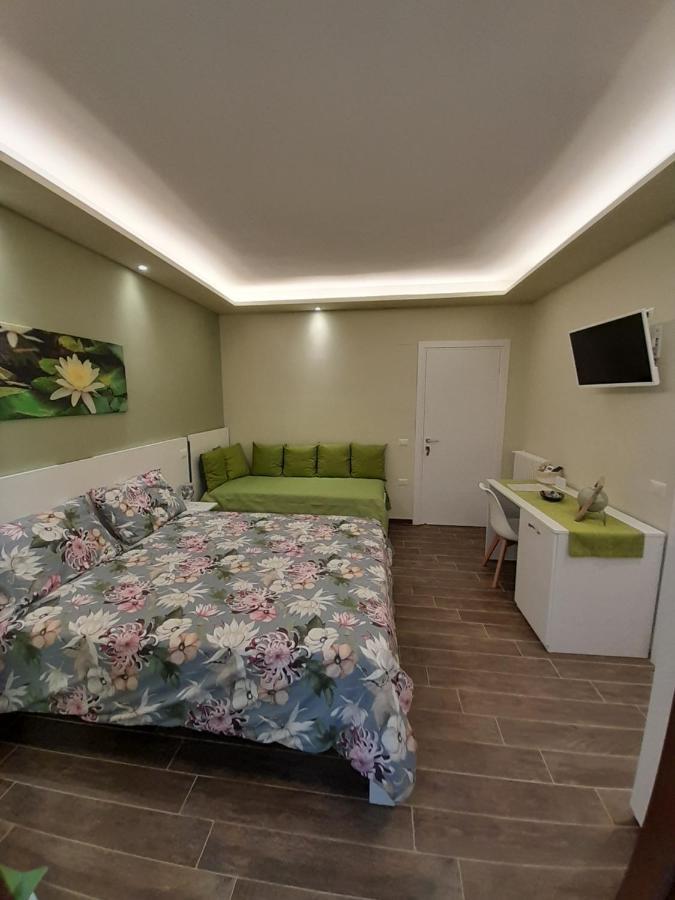 L'Oasi Di Venere Bed And Breakfast กาแซร์ตา ภายนอก รูปภาพ