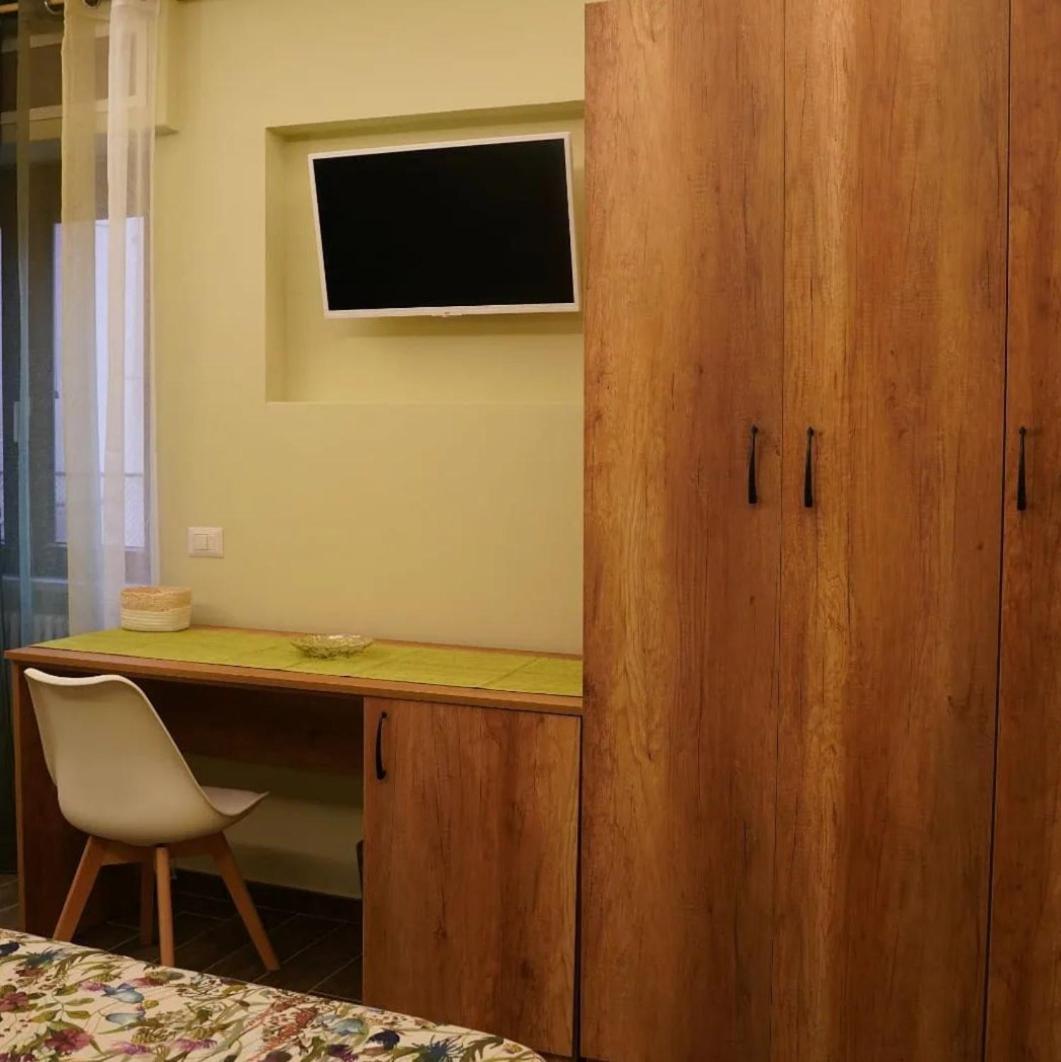 L'Oasi Di Venere Bed And Breakfast กาแซร์ตา ภายนอก รูปภาพ