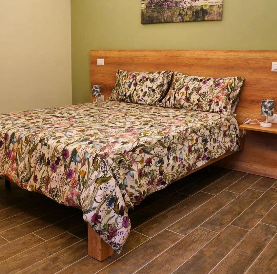 L'Oasi Di Venere Bed And Breakfast กาแซร์ตา ภายนอก รูปภาพ