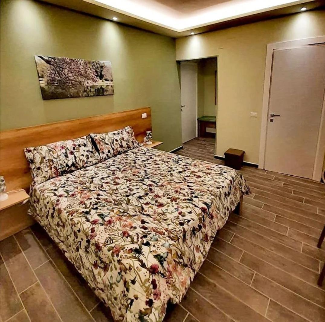 L'Oasi Di Venere Bed And Breakfast กาแซร์ตา ภายนอก รูปภาพ