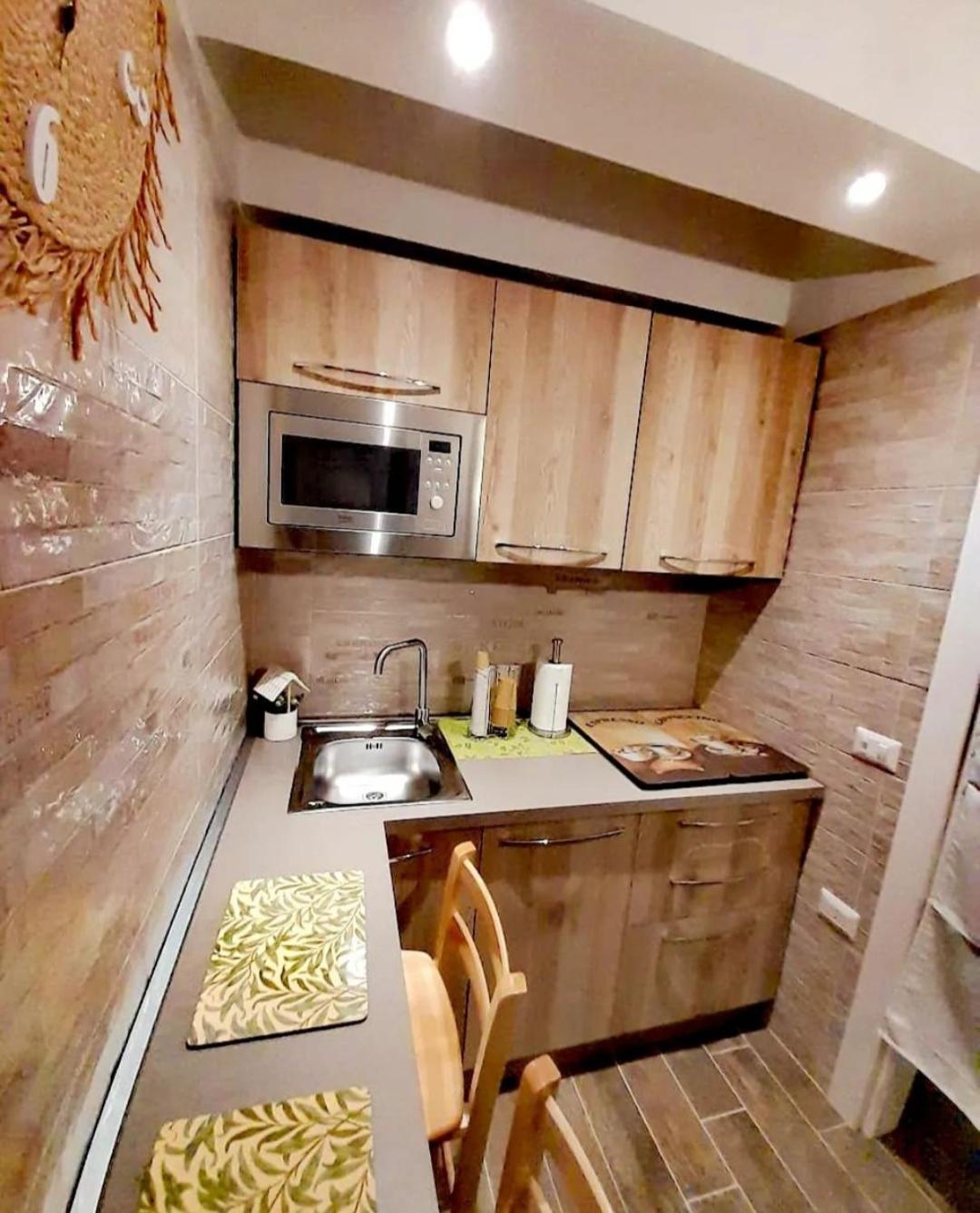 L'Oasi Di Venere Bed And Breakfast กาแซร์ตา ภายนอก รูปภาพ